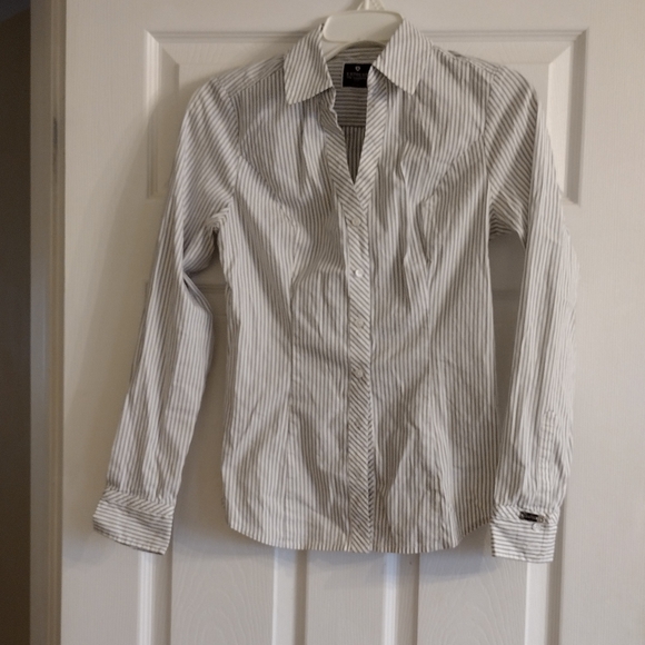 Express The Essential Fitted Stripe Button-Up Women's Shirt - White & Gray - Picture 2 of 11